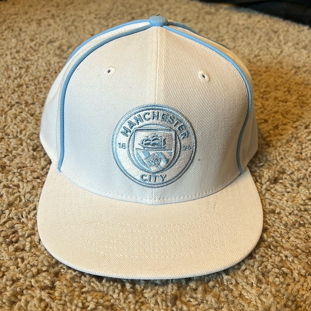 Manchester city hat NWT O/S